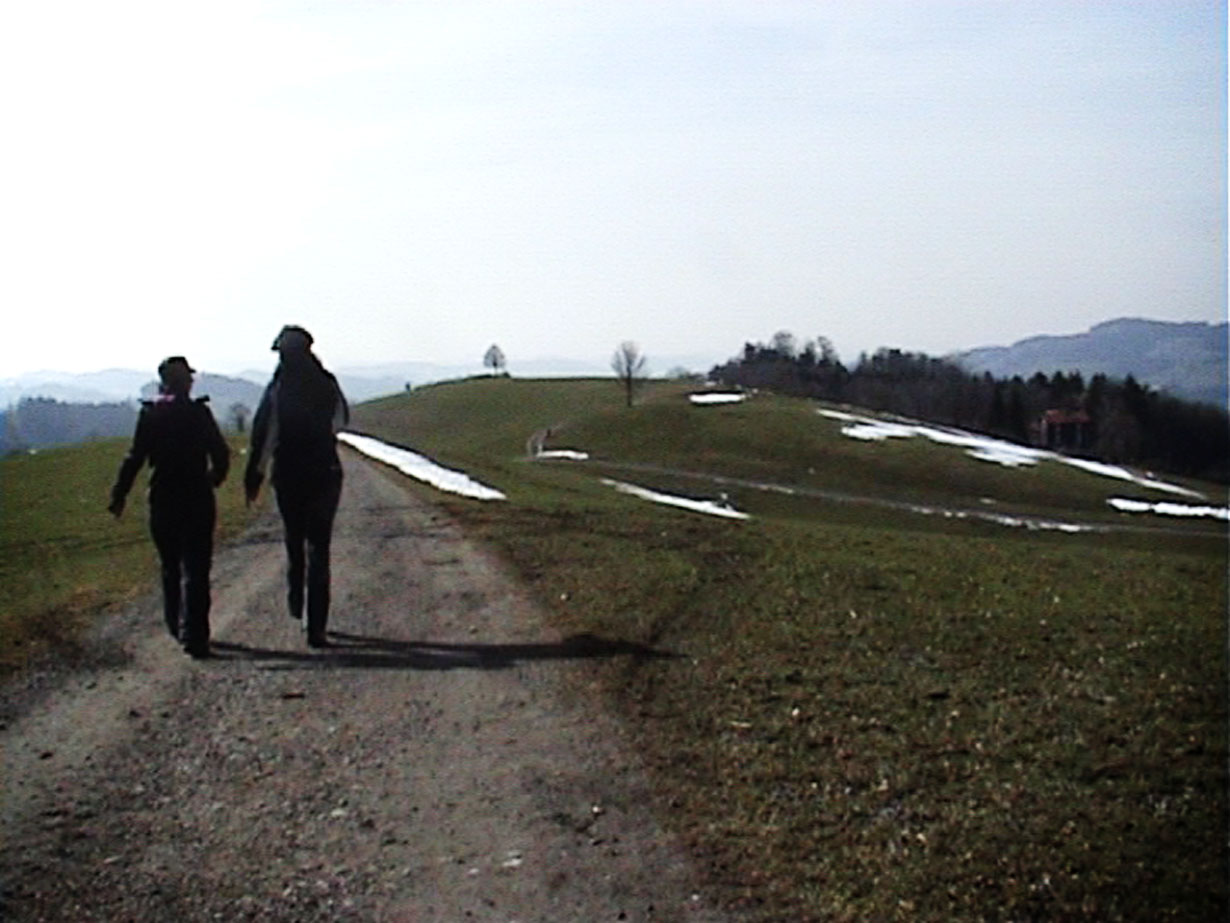 Video-Still aus: KREDIT #7 // Kettenfilm mit Alwina Leuthold // St. Gallen 2012