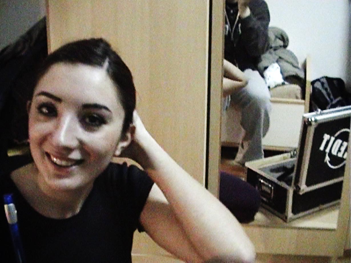 Video-Still aus: KREDIT #2 // Kettenfilm mit Sevilay Arslan // Berlin 2007