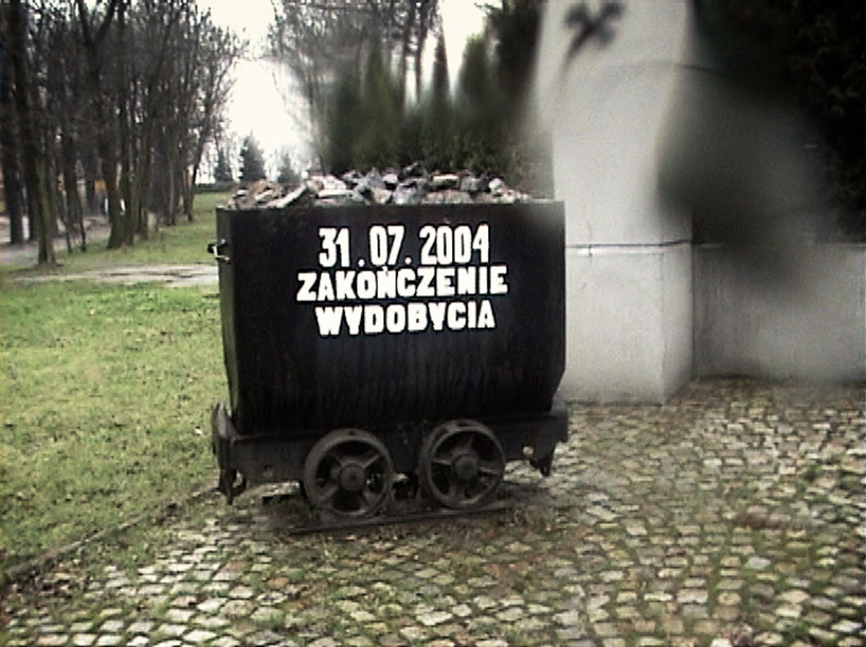 Video-Still aus: KREDIT #6 // Kettenfilm mit Justyna Grochla // Bytom 2010
