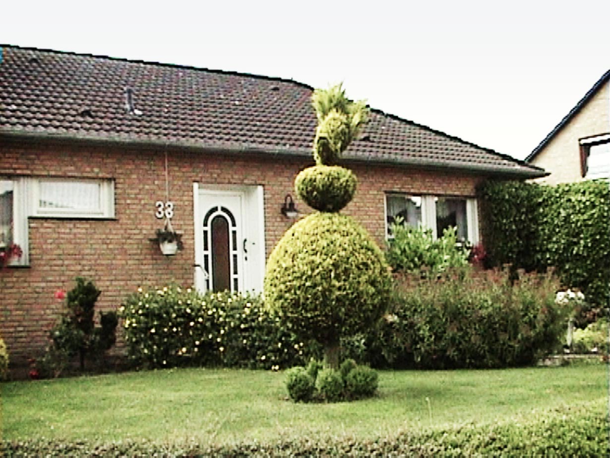 Video-Still aus: KREDIT #3 // Kettenfilm mit Daniel Ousam // Schöppingen 2009