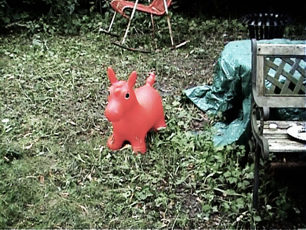 Video-Still aus: KREDIT #4 // Kettenfilm mit Felka-Franziska Dlubatz // Schöppingen 2009
